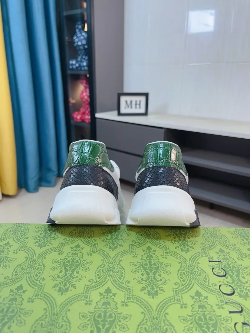 Men's shoes 💰560🌹🌹GUCCI [Gucci] New high-end brand of men's shoes, the latest fashionable casual men's shoes, trendy and versatile, relaxed and sporty style, uppers imported from Italy, first-layer cowhide, genuine leather lining, and ultra-fine workmanship. Original personalized fashionable rubber wear-resistant outsole, light and comfortable on the foot, size 38-44